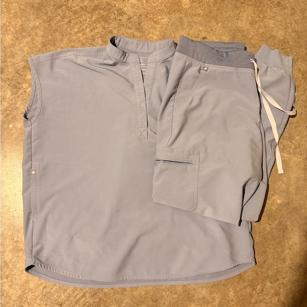 Figs Women’s Top and Drawstring jogger Pants in Light Lavender
